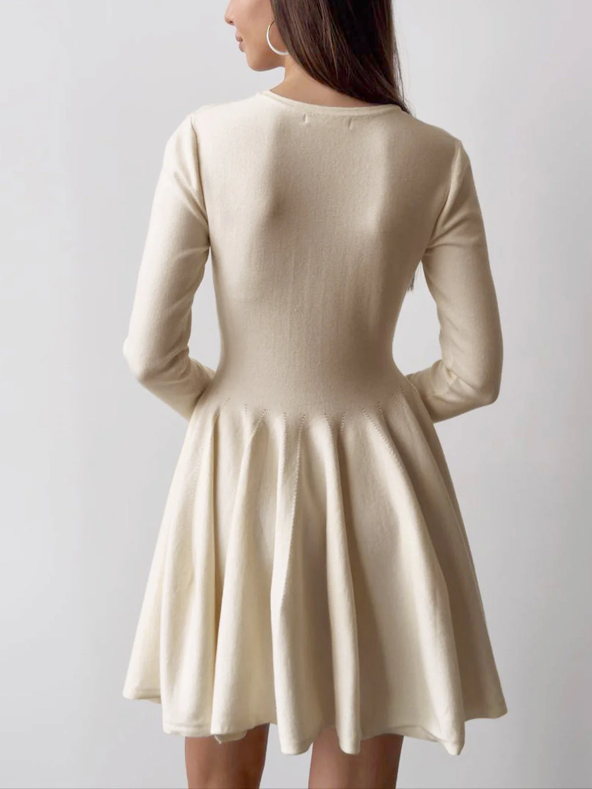 Alina | Elegantes Damen Skaterkleid in Creme mit langen Ärmeln - Image 2