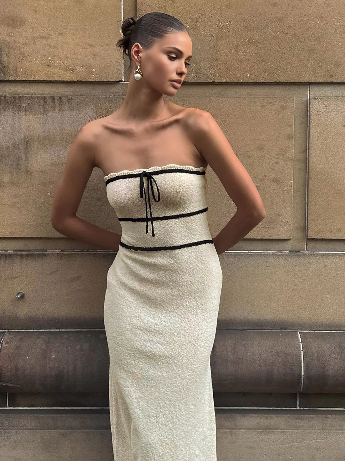 Amelie | Schulterfreies Bouclé-Kleid in Creme mit Kontrastpaspeln - Image 7