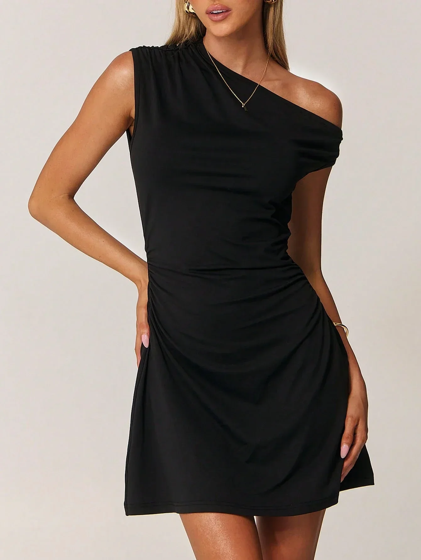 Asymmetrisches Damenkleid – Elegant, Zeitlos & Verführerisch - Image 8