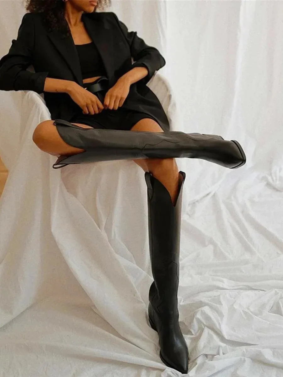 Betty | Moderne Cowboy-Stiefel aus schwarzem Leder - Image 5
