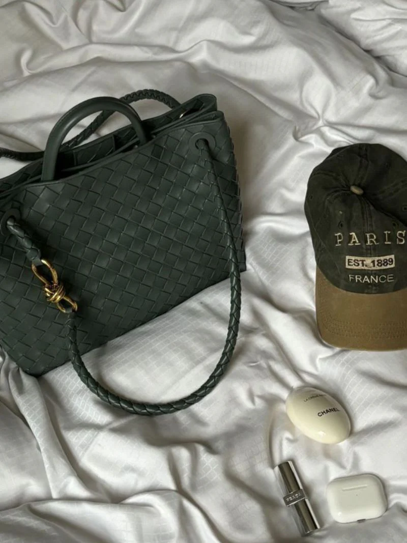Carlee | Geflochtene Mini-Tasche mit Eleganten Akzent - Image 12