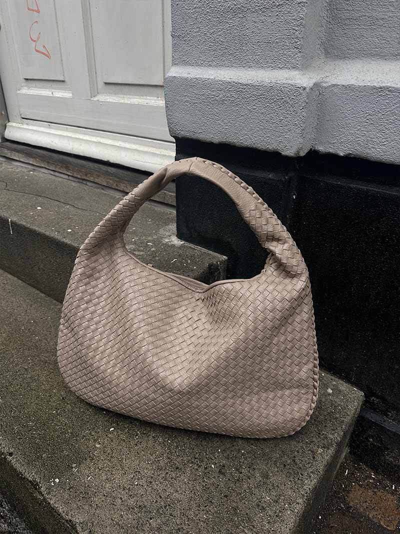 Charlyne | Große geflochtene Hobo-Tasche - Image 16