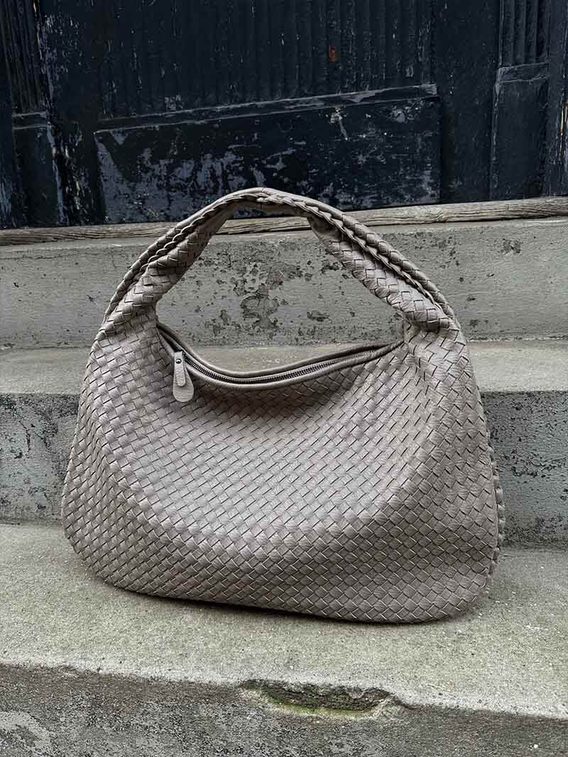 Charlyne | Große geflochtene Hobo-Tasche - Image 19
