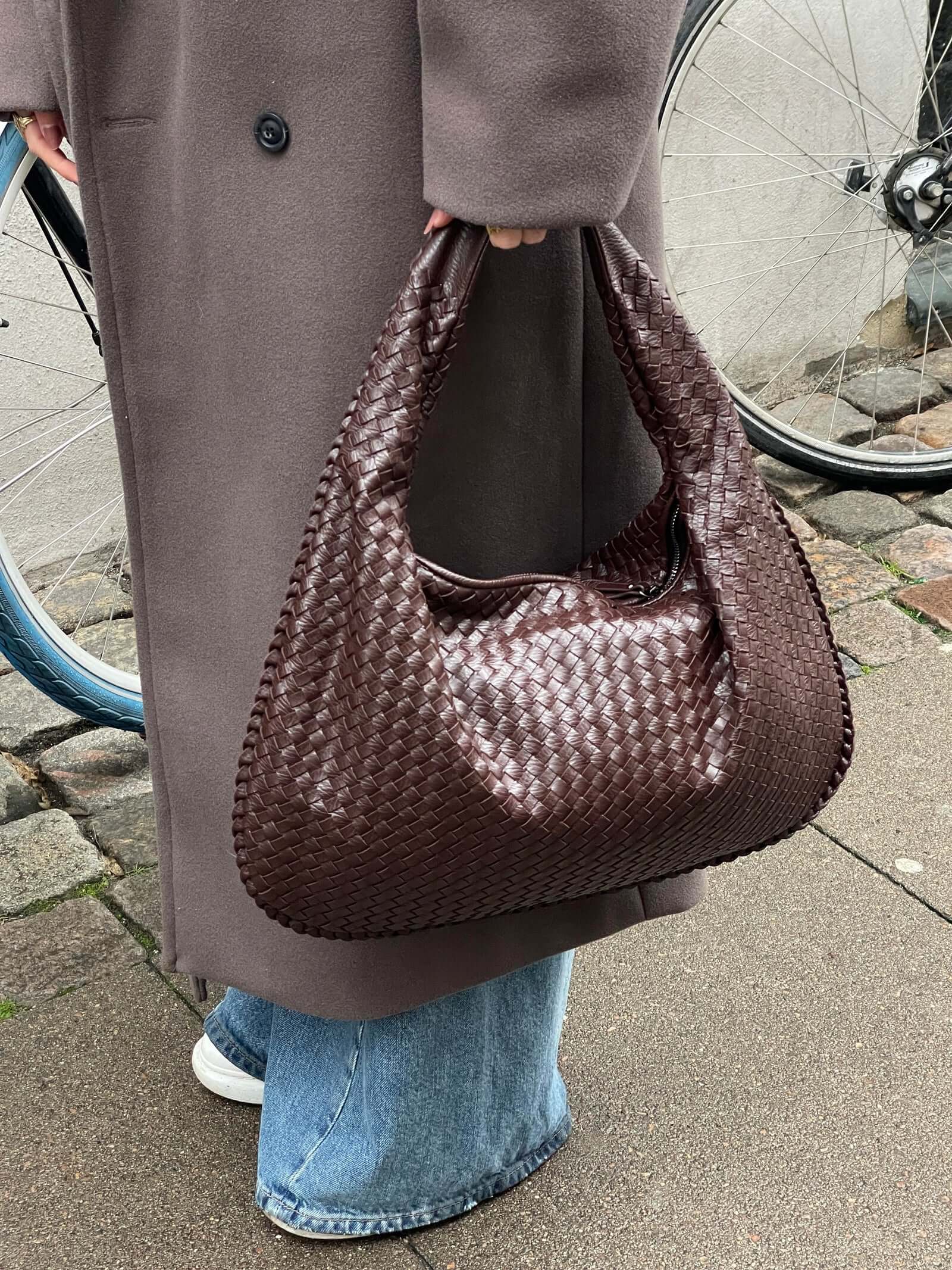Charlyne | Große geflochtene Hobo-Tasche - Image 30