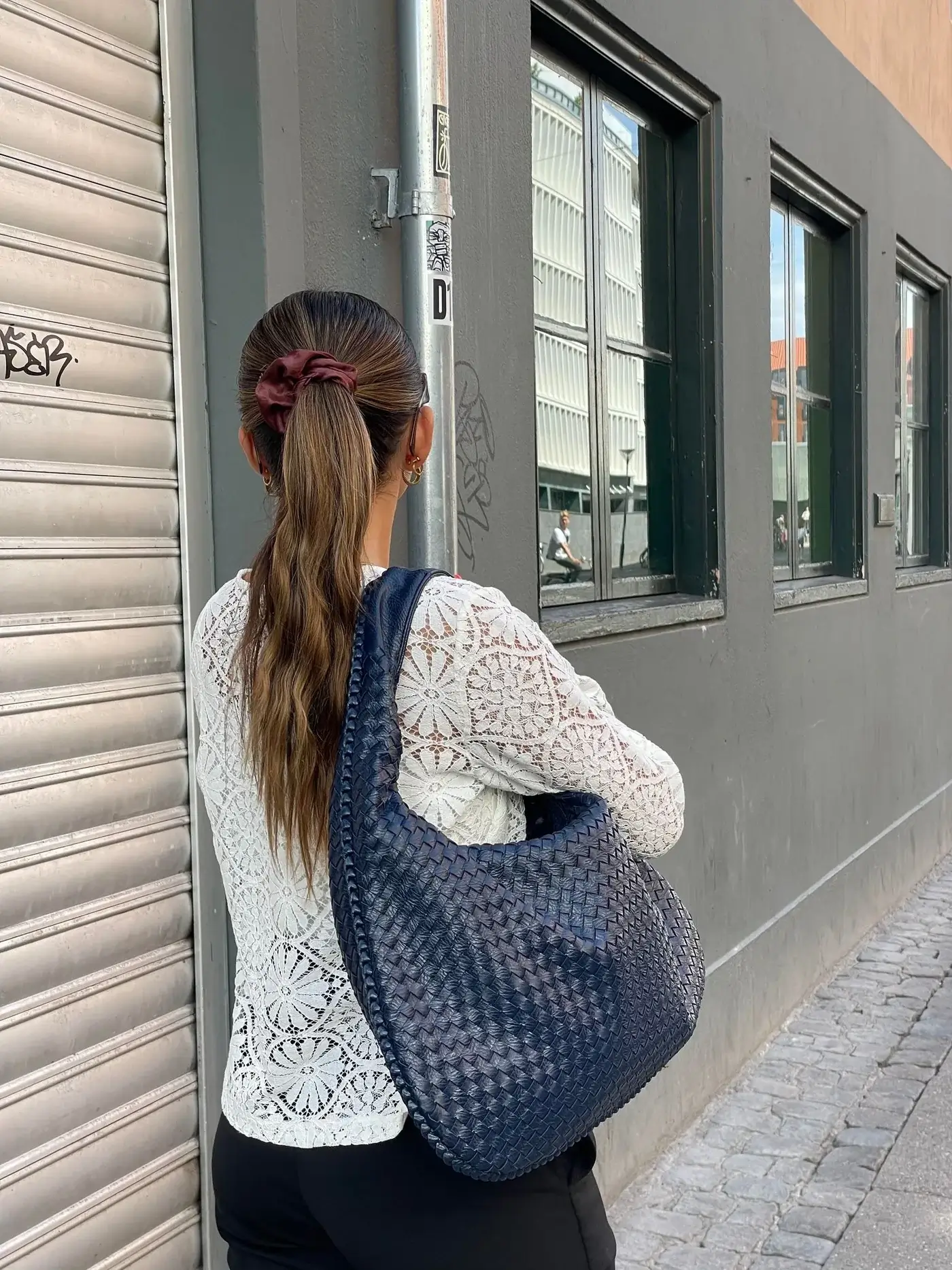 Charlyne | Große geflochtene Hobo-Tasche - Image 33