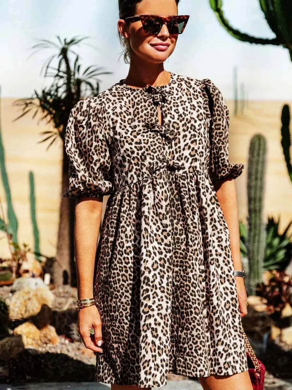 Chiara | Damen Leoparden Kleid mit kurzen Puffärmeln - Image 2