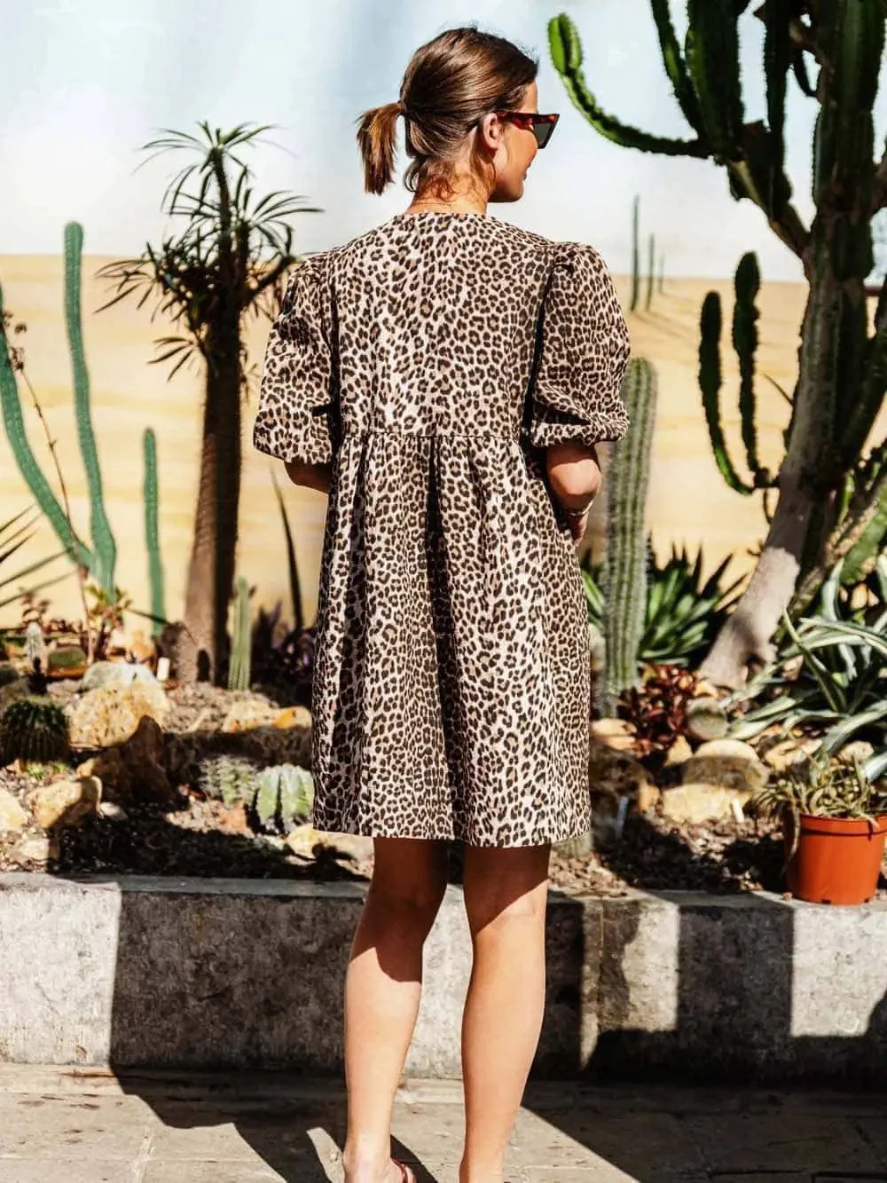 Chiara | Damen Leoparden Kleid mit kurzen Puffärmeln - Image 4