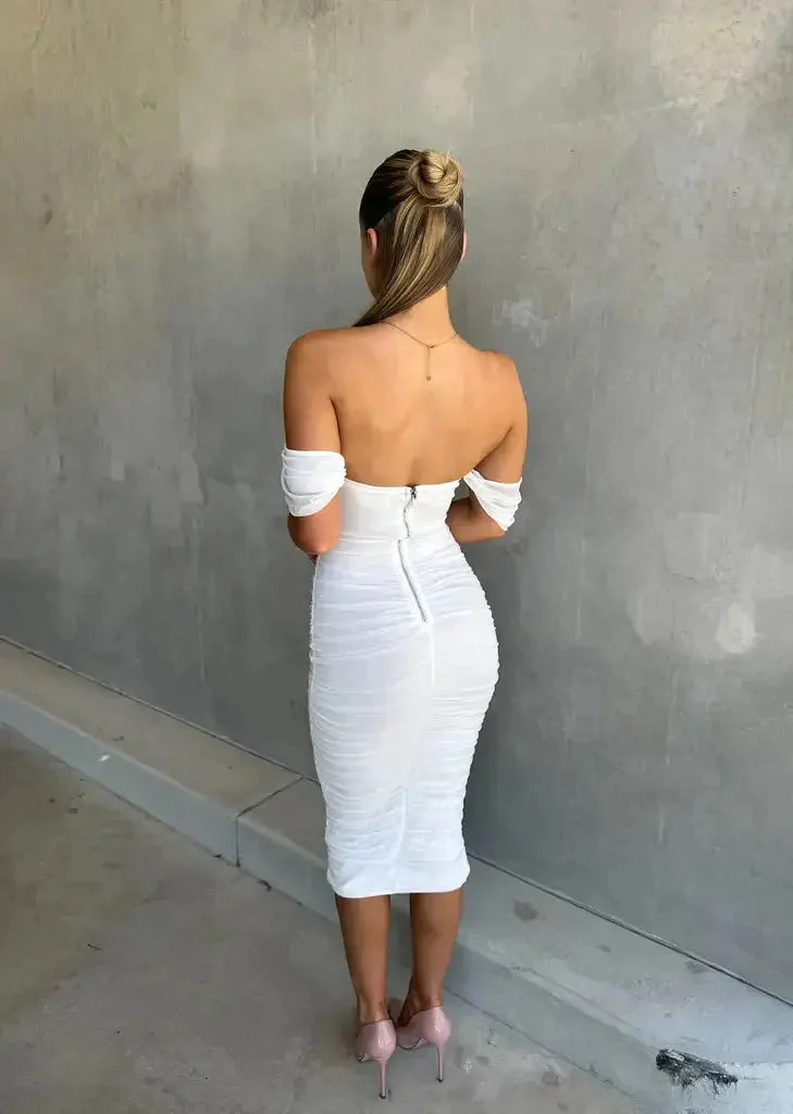 Chloë | Elegantes Off-Shoulder weißes Bodycon Midi-Kleid mit Rüschen - Image 2