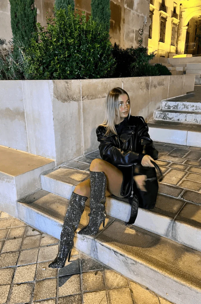 Chloé | Luxe Overknee-Stiefel mit Strassdetails - Image 2