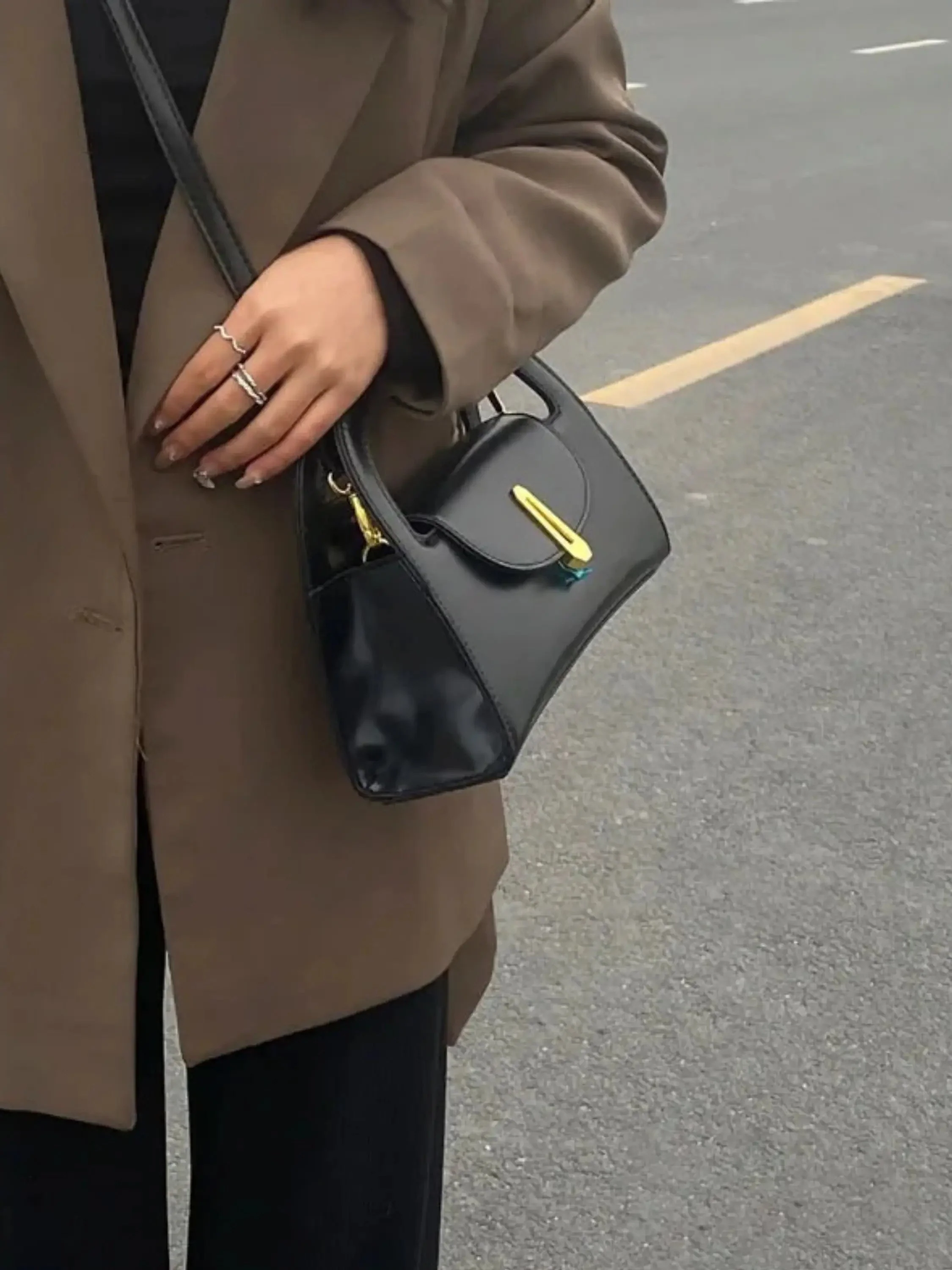 Dagmar | Moderne Schwarze Mini Schultertasche - Image 4