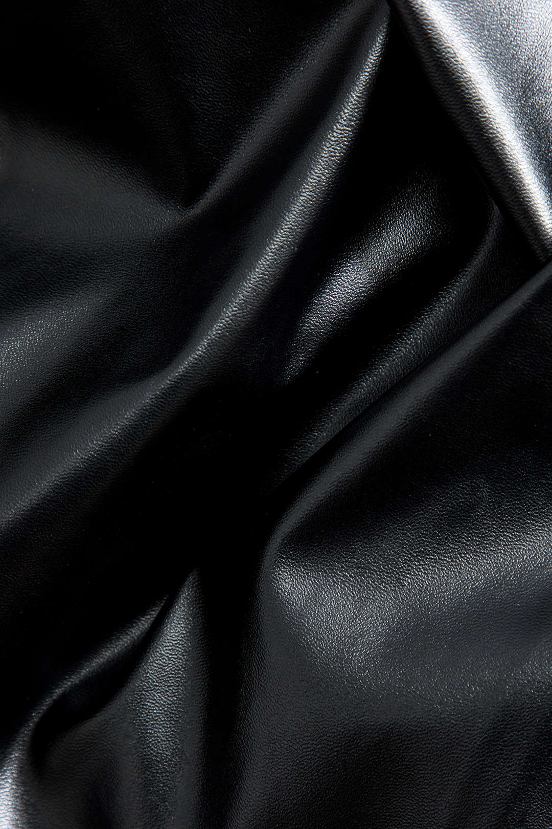 Dorle | Eleganter Kunstleder-Midi-Rock mit Wickeloptik und hohem Schlitz - Image 4