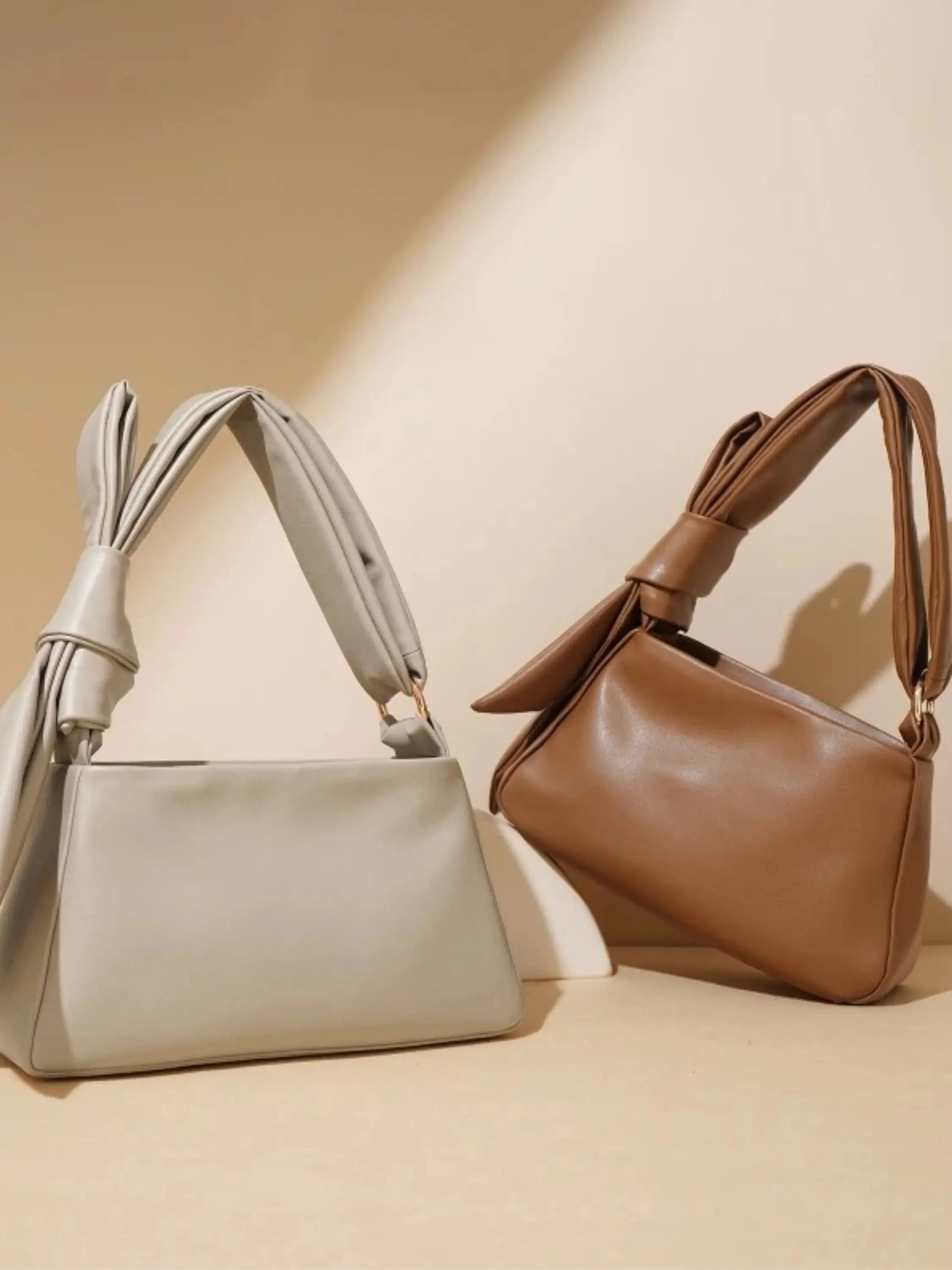 Edith | Minimalistische Leder Schultertasche mit Knotenhenkel - Image 4