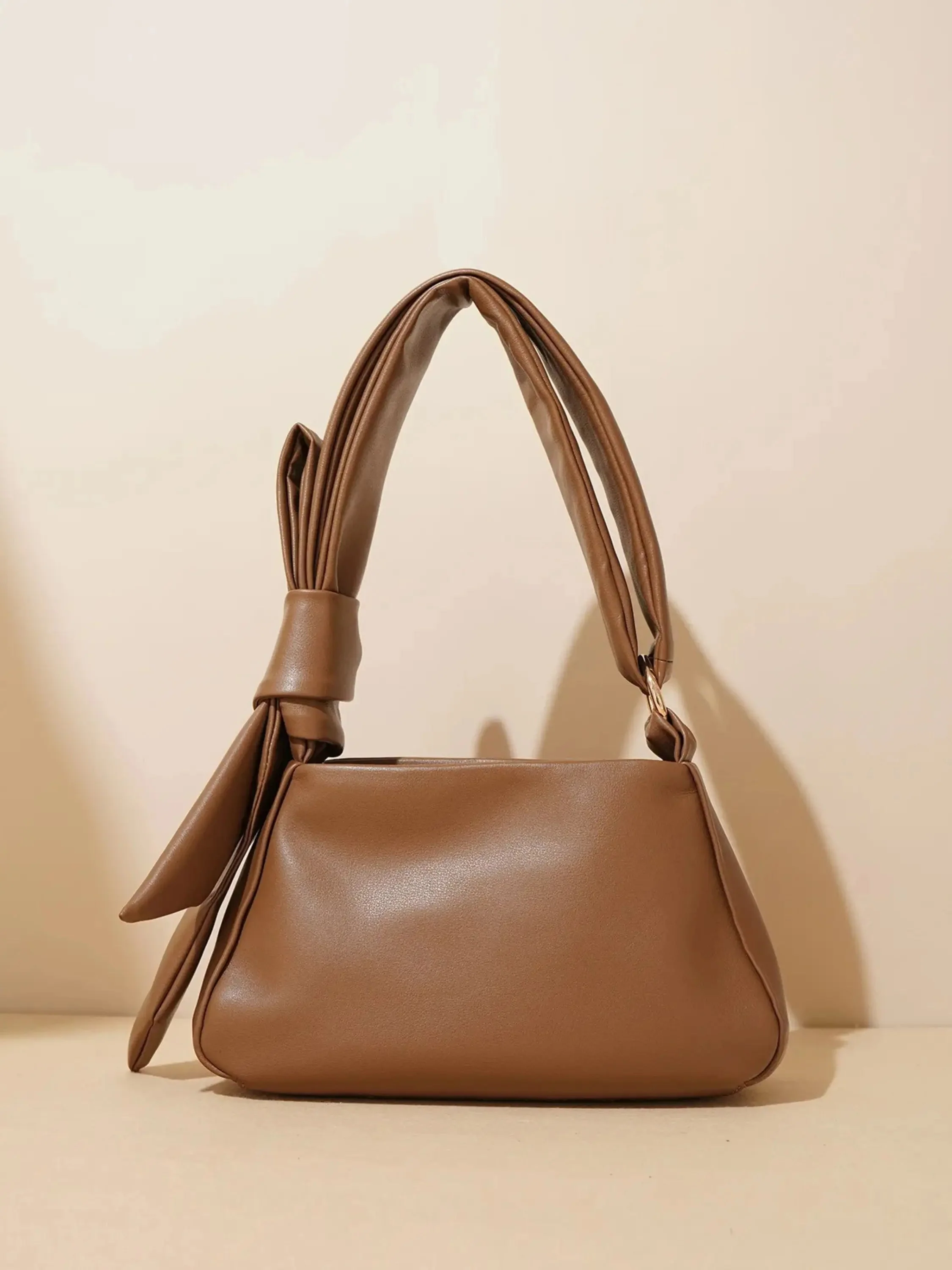 Edith | Minimalistische Leder Schultertasche mit Knotenhenkel - Image 5