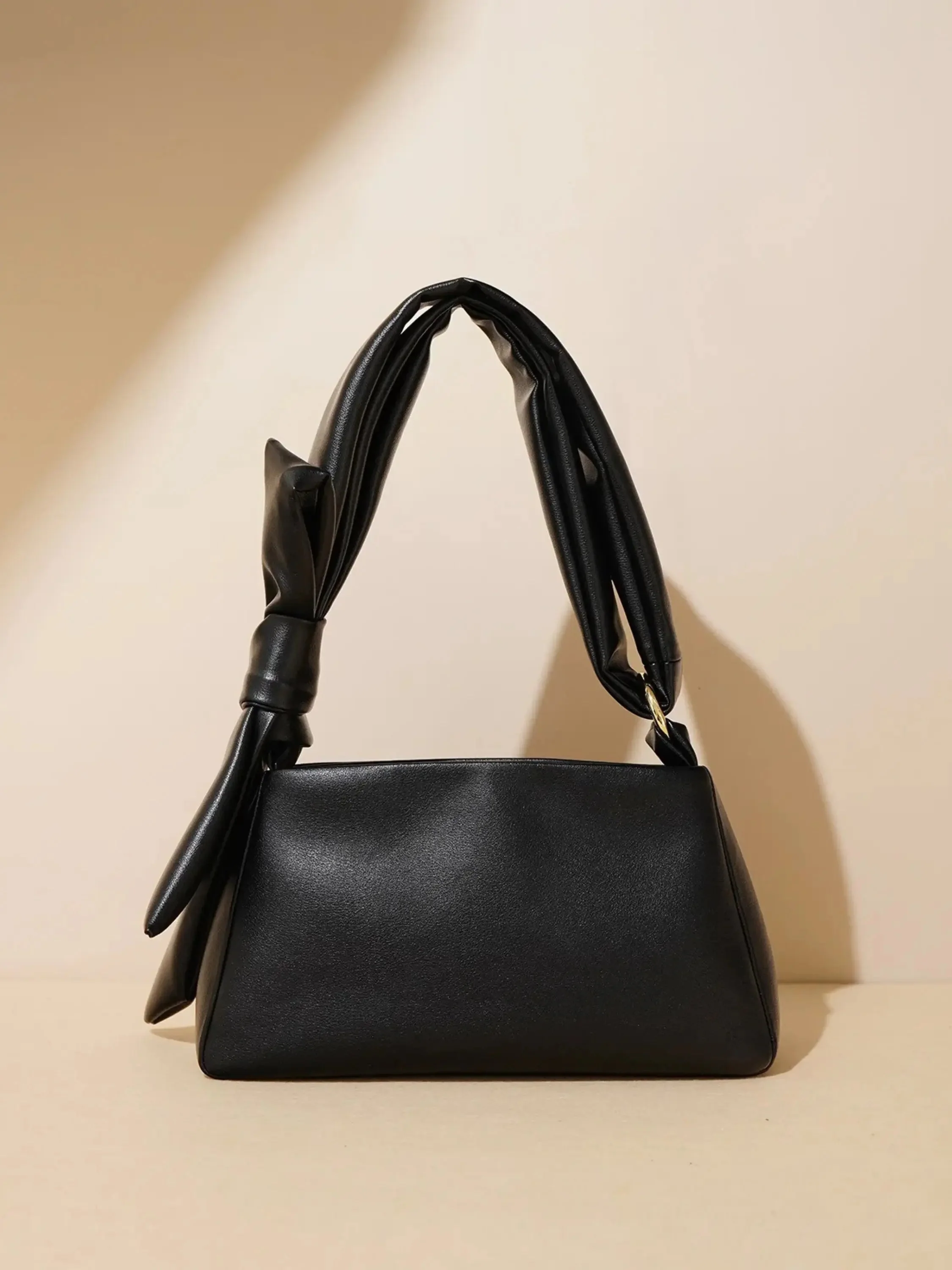 Edith | Minimalistische Leder Schultertasche mit Knotenhenkel - Image 6