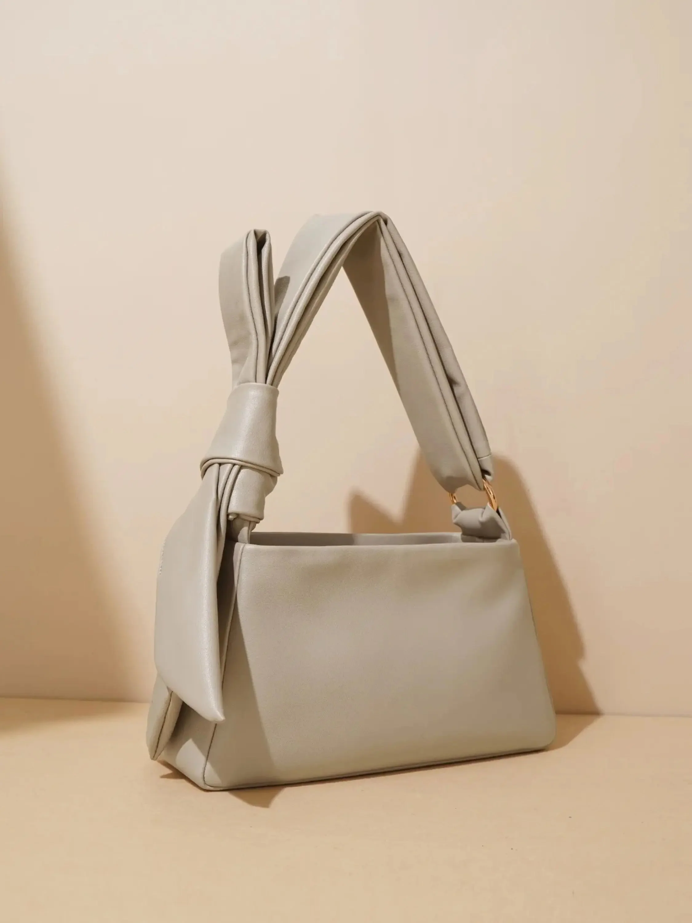 Edith | Minimalistische Leder Schultertasche mit Knotenhenkel - Image 7