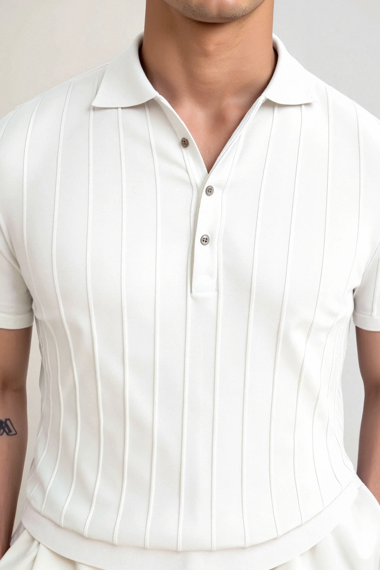 Elegante Herren-Polo in Weiß – Minimalistisch und zeitlos - Image 5
