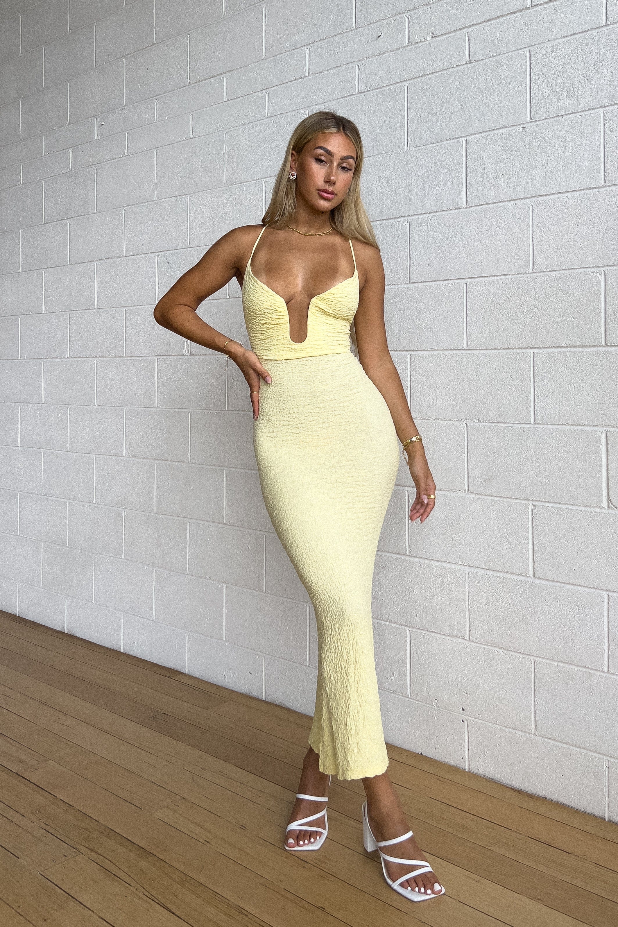 Fernanda | Figurbetonendes Abendkleid mit tiefem Ausschnitt - Image 6