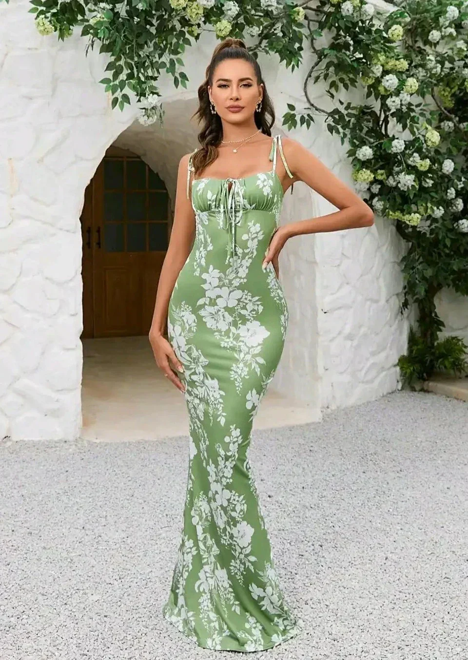 Figurbetonendes Maxikleid mit Blumenmuster und Schleifendetails – weiblicher Sommertraum - Image 4