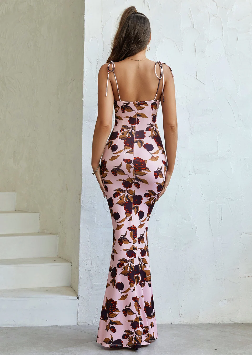 Figurbetonendes Maxikleid mit Blumenmuster und Schleifendetails – weiblicher Sommertraum - Image 8