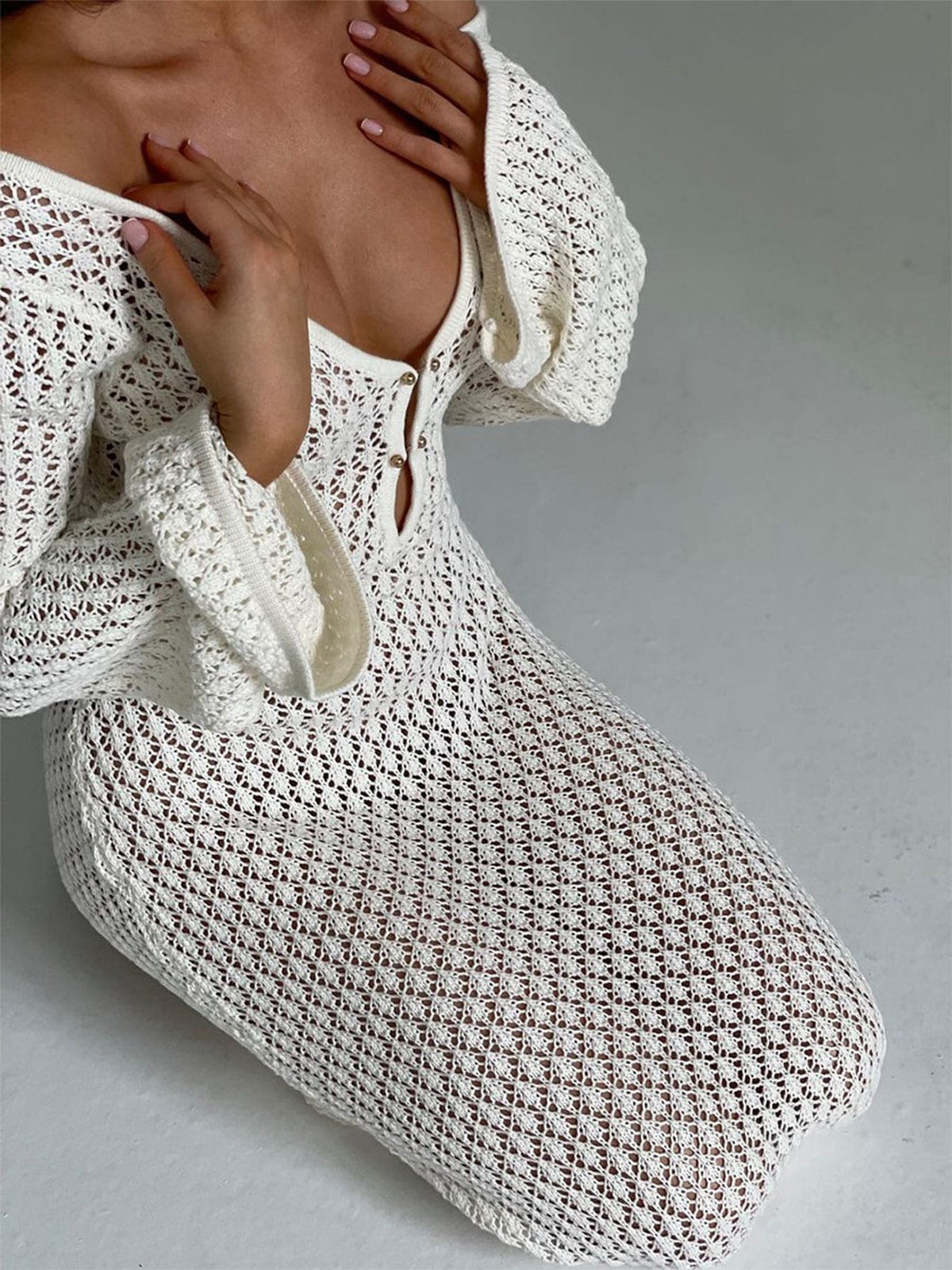 Greta | V-Ausschnitt Häkel-Maxikleid mit Glockenärmeln – Boho-Chic für den Sommer - Image 3