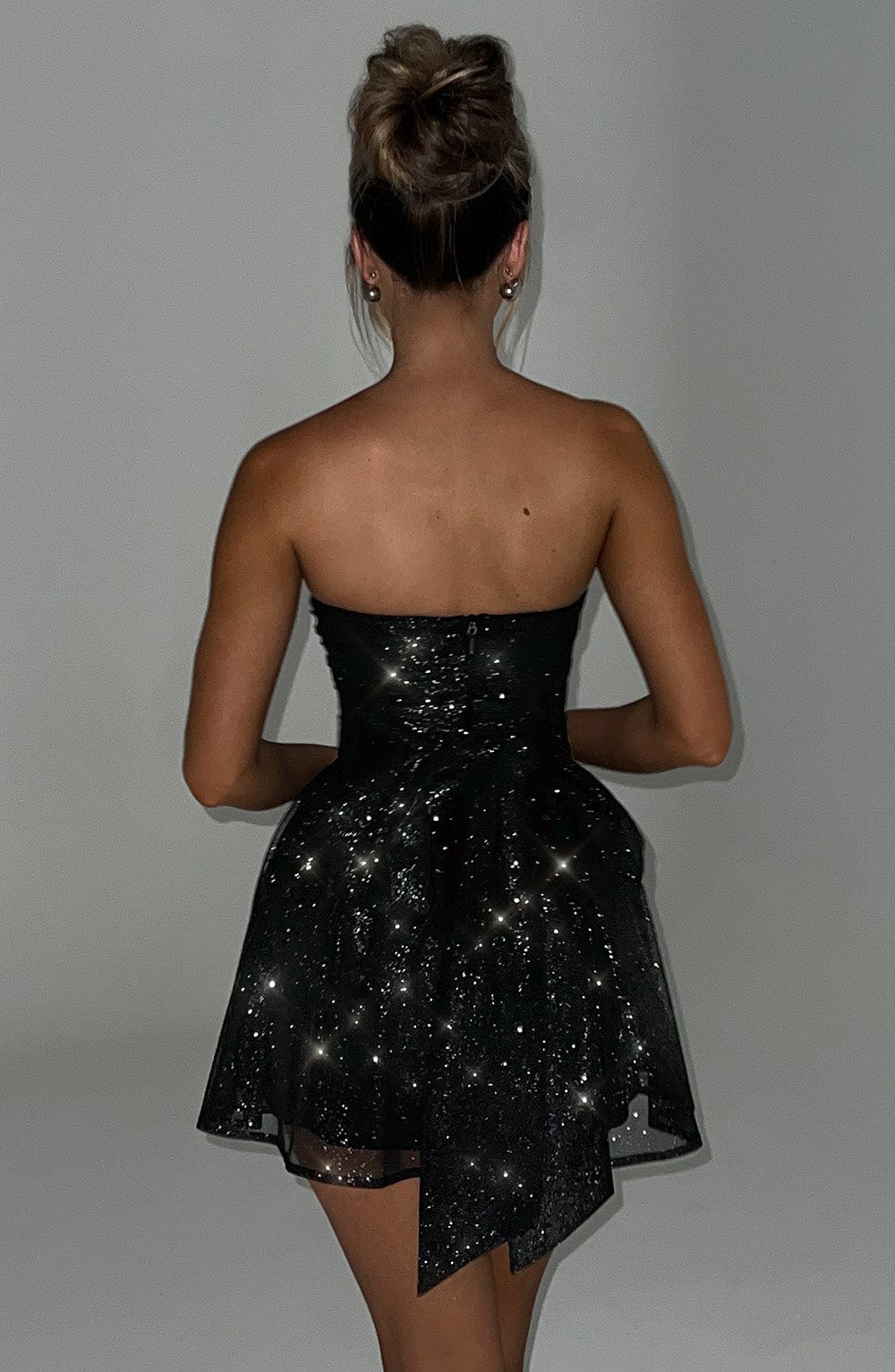Katrina | Schulterfreies Minikleid mit Glitzerdetails und Ausgestelltem Rock - Image 13