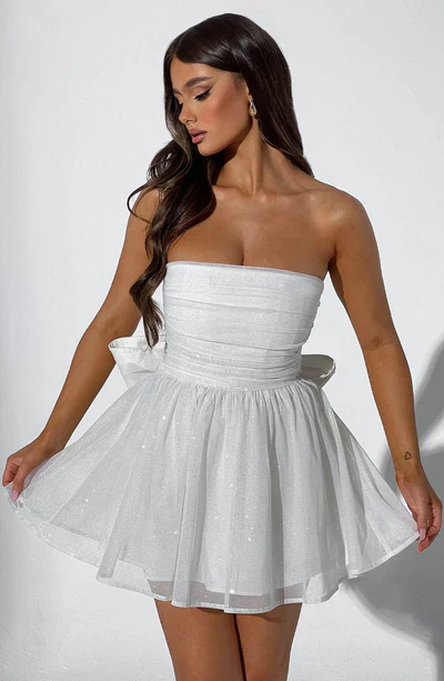 Katrina | Schulterfreies Minikleid mit Glitzerdetails und Ausgestelltem Rock - Image 9