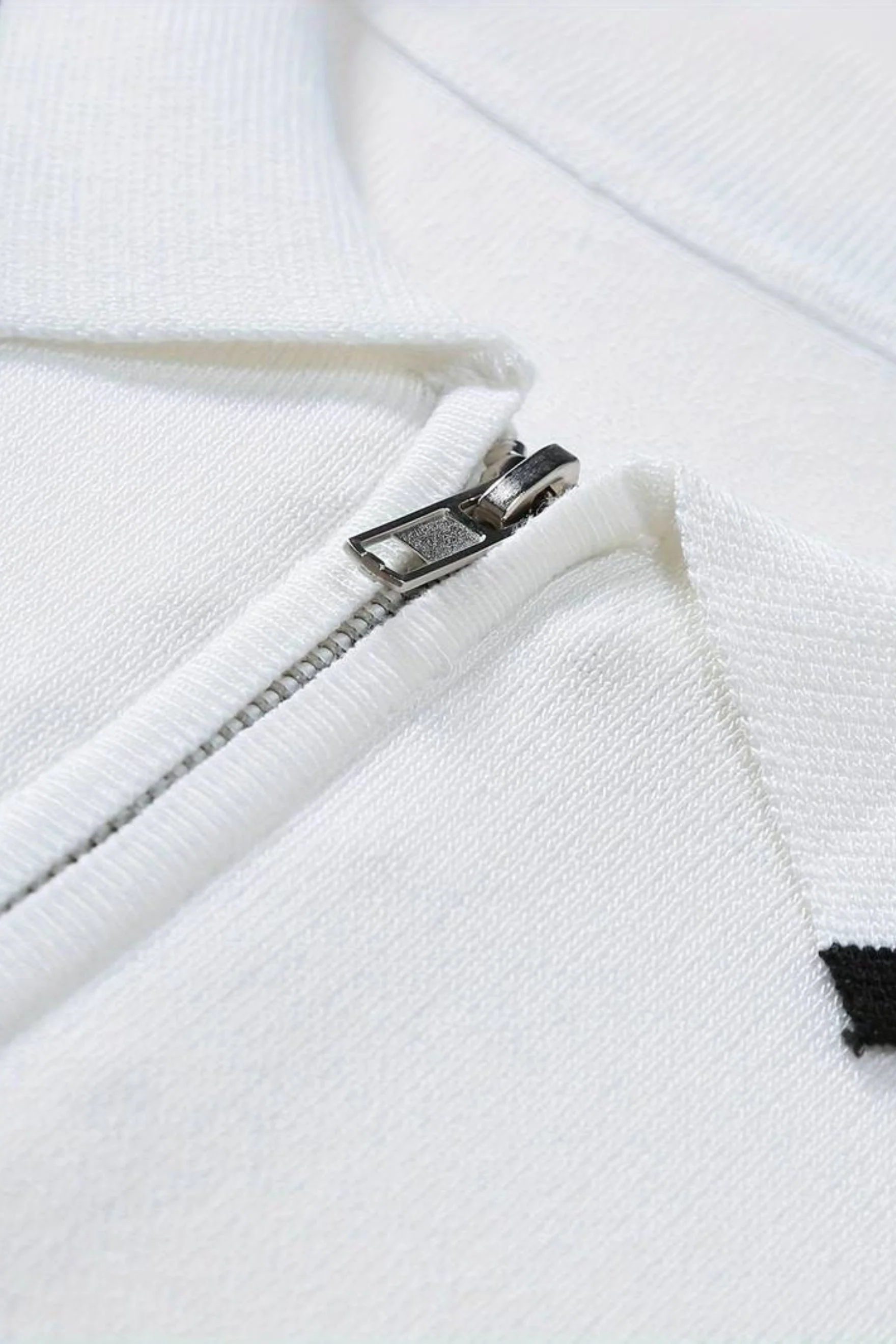 Klassisches Poloshirt mit Reißverschluss und Kontrastdetails - Image 7