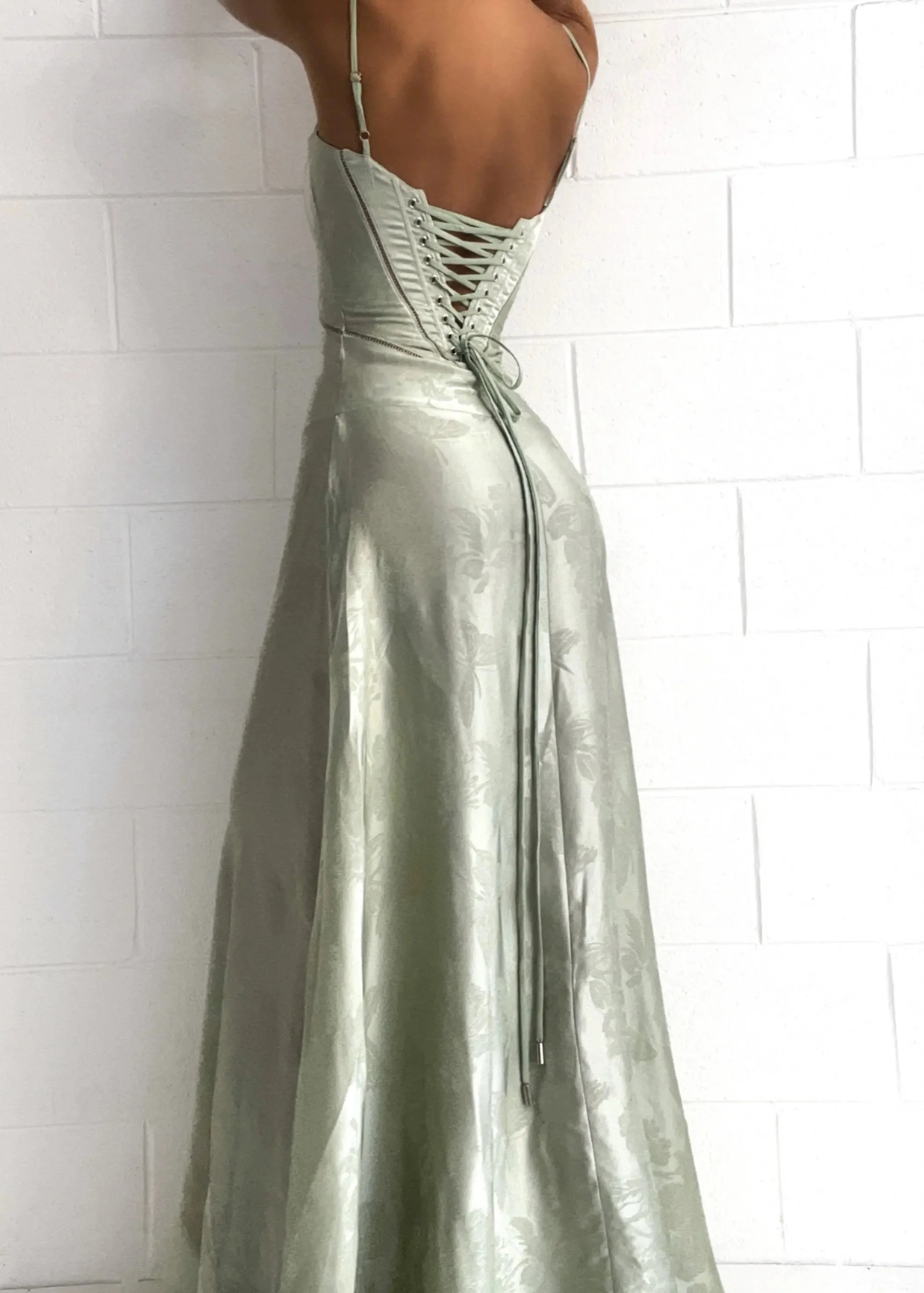 Maddy | Elegantes Damen Maxikleid mit Spaghettiträgern & Blumenmuster - Image 11