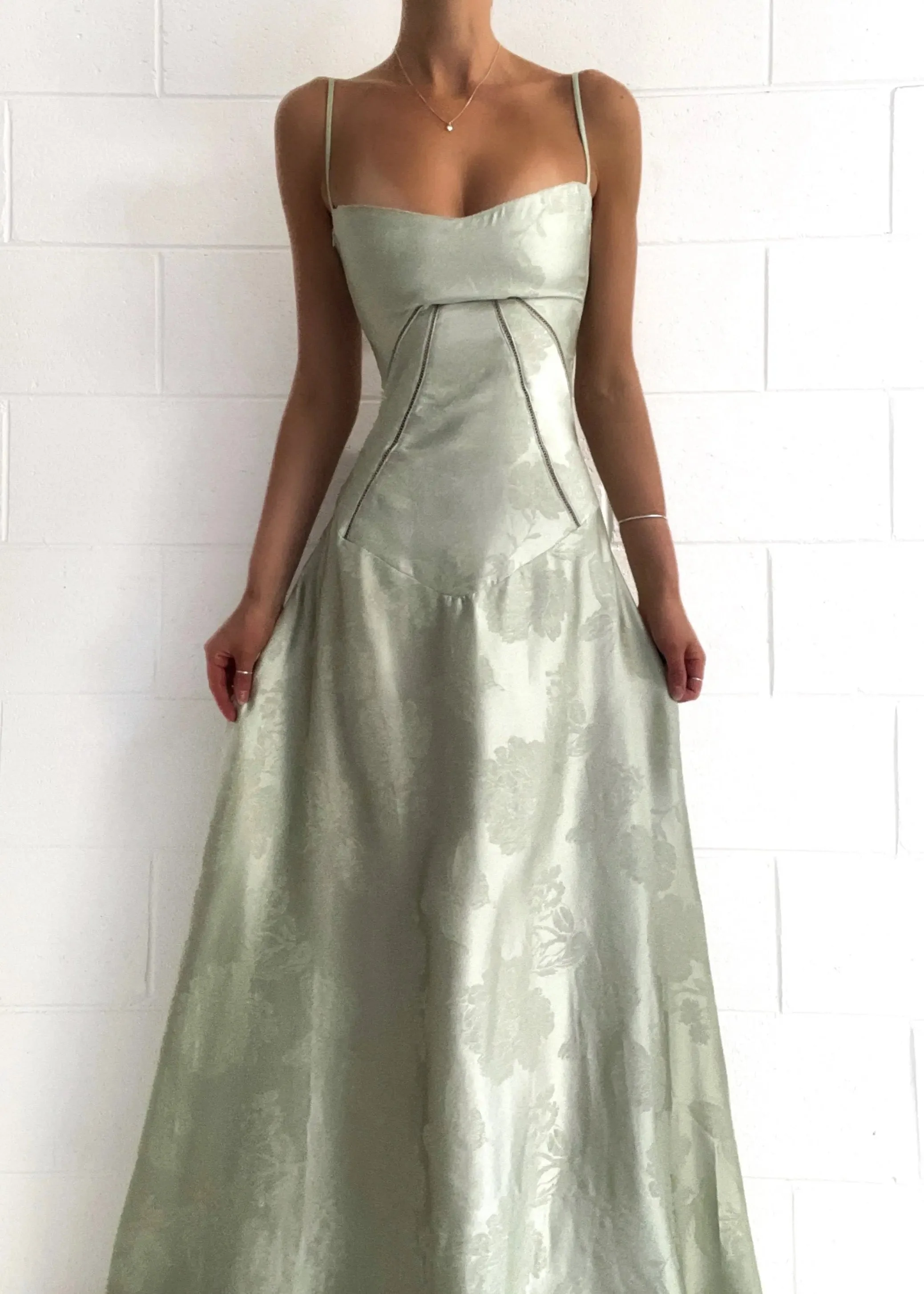 Maddy | Elegantes Damen Maxikleid mit Spaghettiträgern & Blumenmuster - Image 4