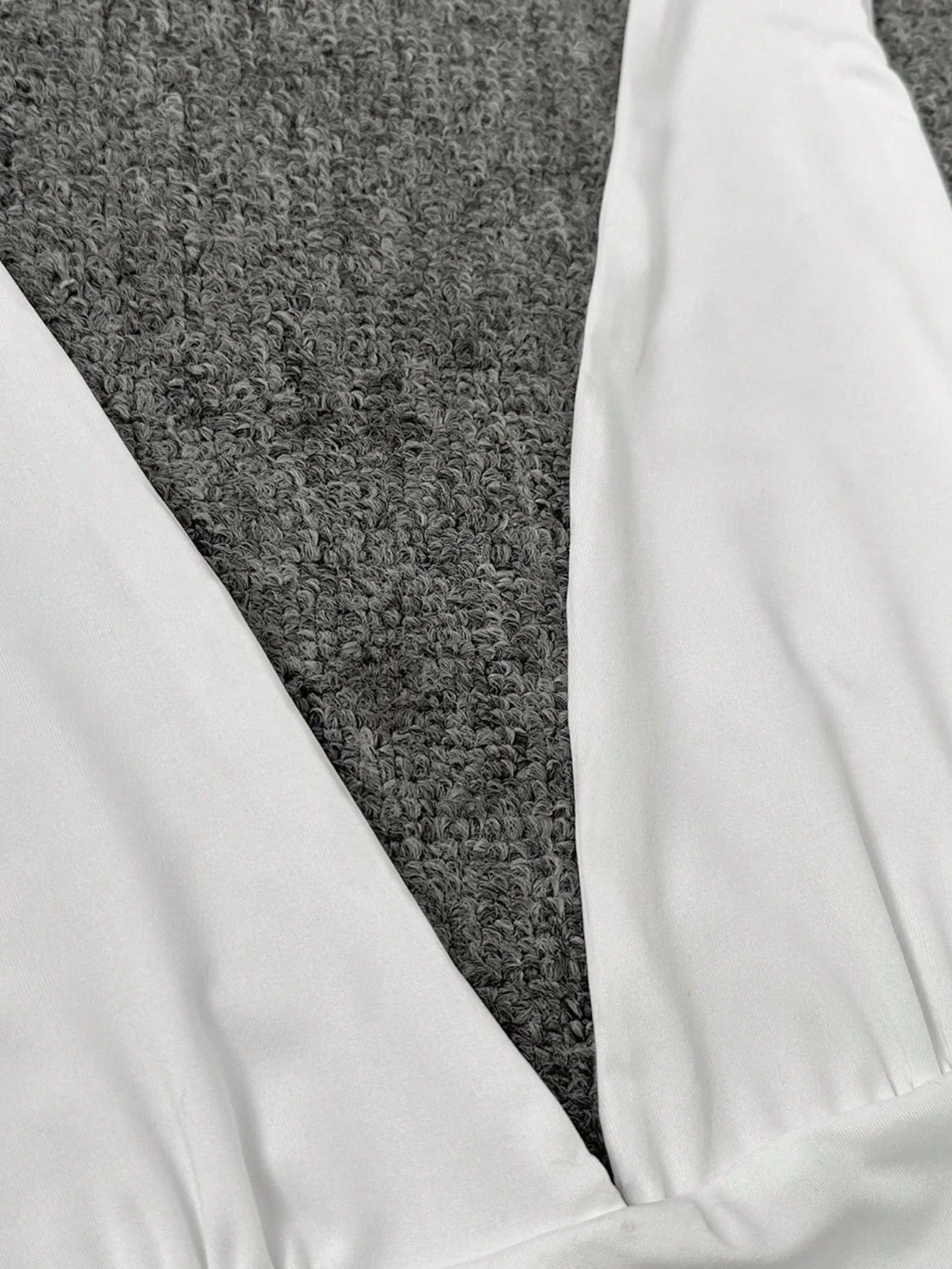 Minikleid mit Halterneck und Schwingrock – Figurbetonend & Weiblich - Image 7