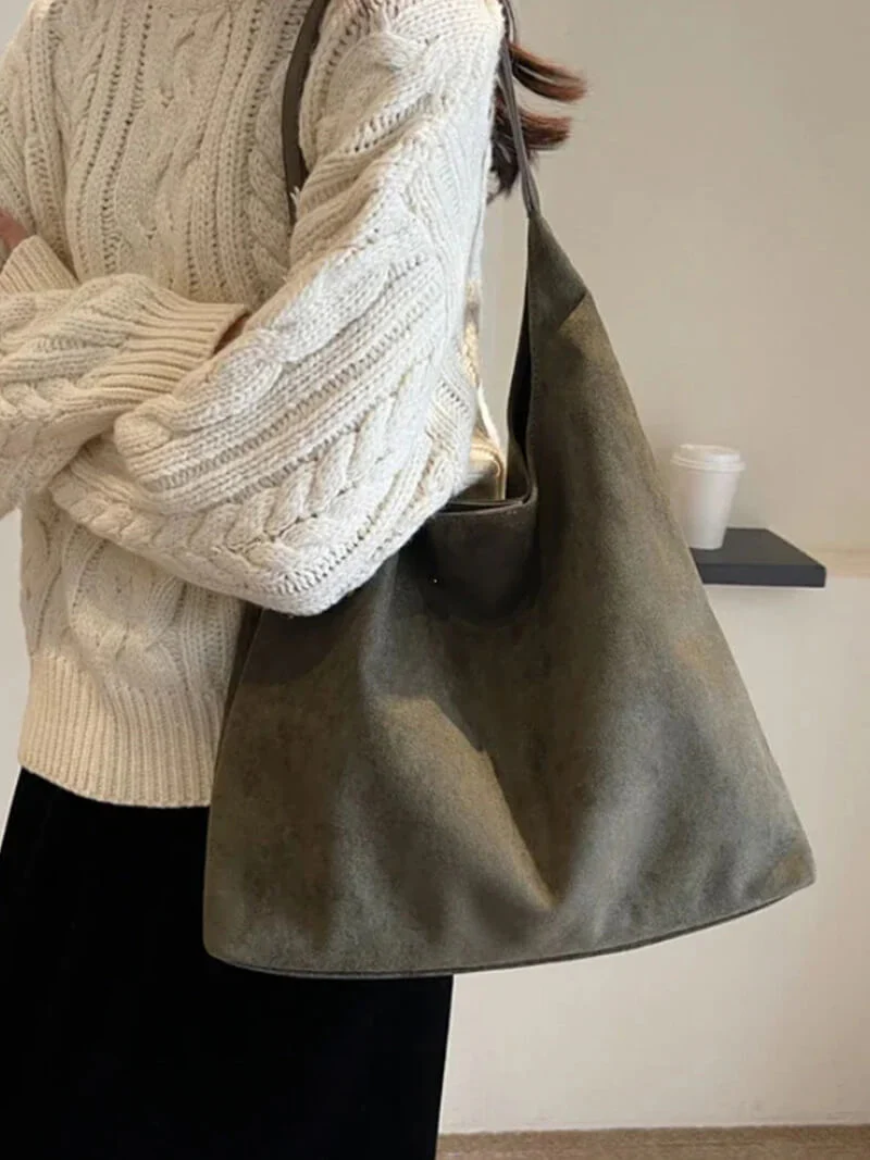 Olga | Minimalistische Schultertasche aus Wildleder - Image 10