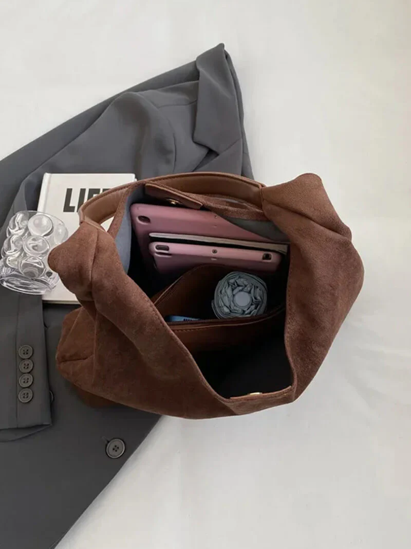 Olga | Minimalistische Schultertasche aus Wildleder - Image 11