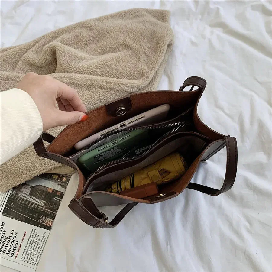 Roos | Boxy Leder Schultertasche mit klaren Linien und schmalem Band - Image 11