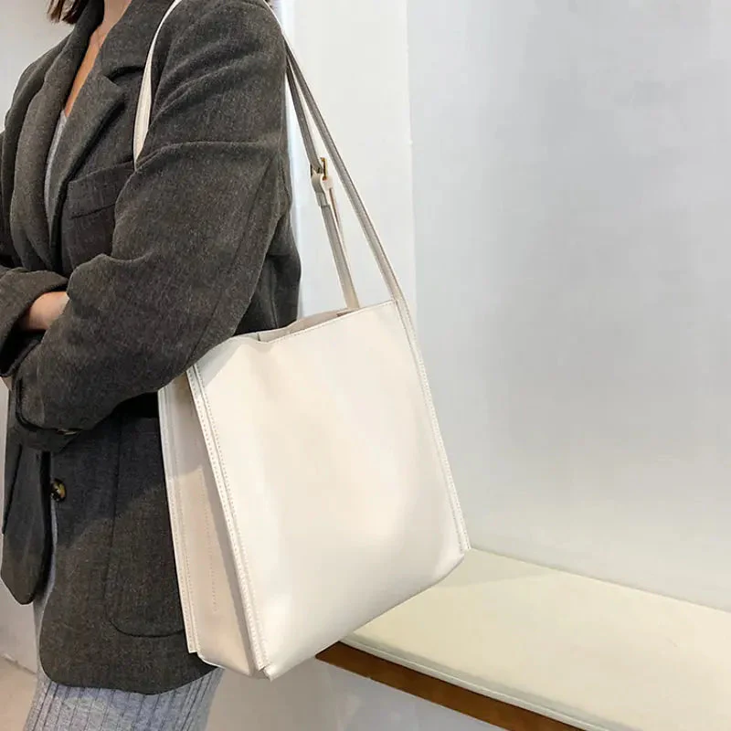 Roos | Boxy Leder Schultertasche mit klaren Linien und schmalem Band - Image 14