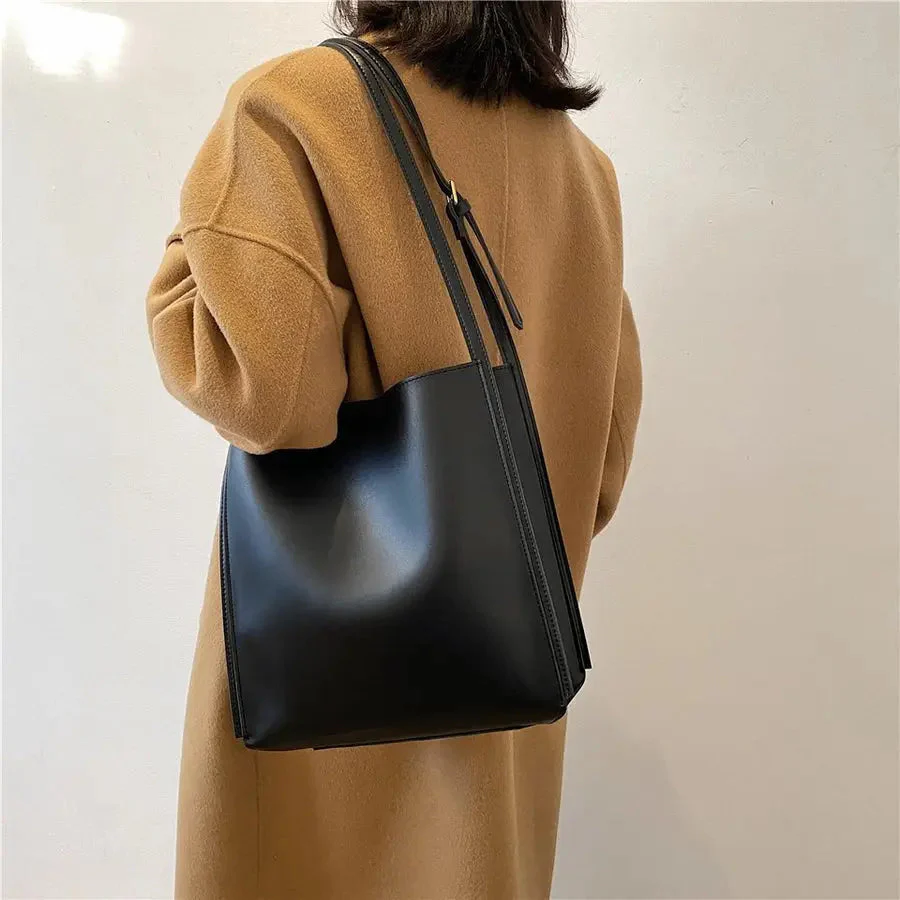 Roos | Boxy Leder Schultertasche mit klaren Linien und schmalem Band - Image 3