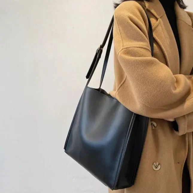 Roos | Boxy Leder Schultertasche mit klaren Linien und schmalem Band - Image 5
