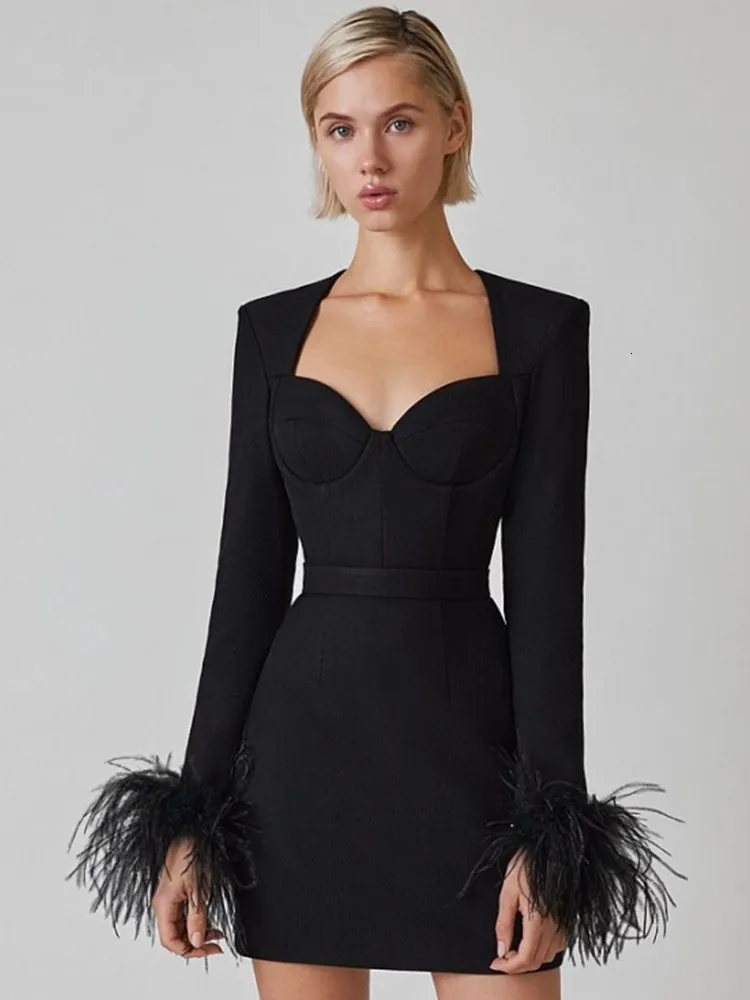 Sofia | Elegantes Minikleid mit Federdetails