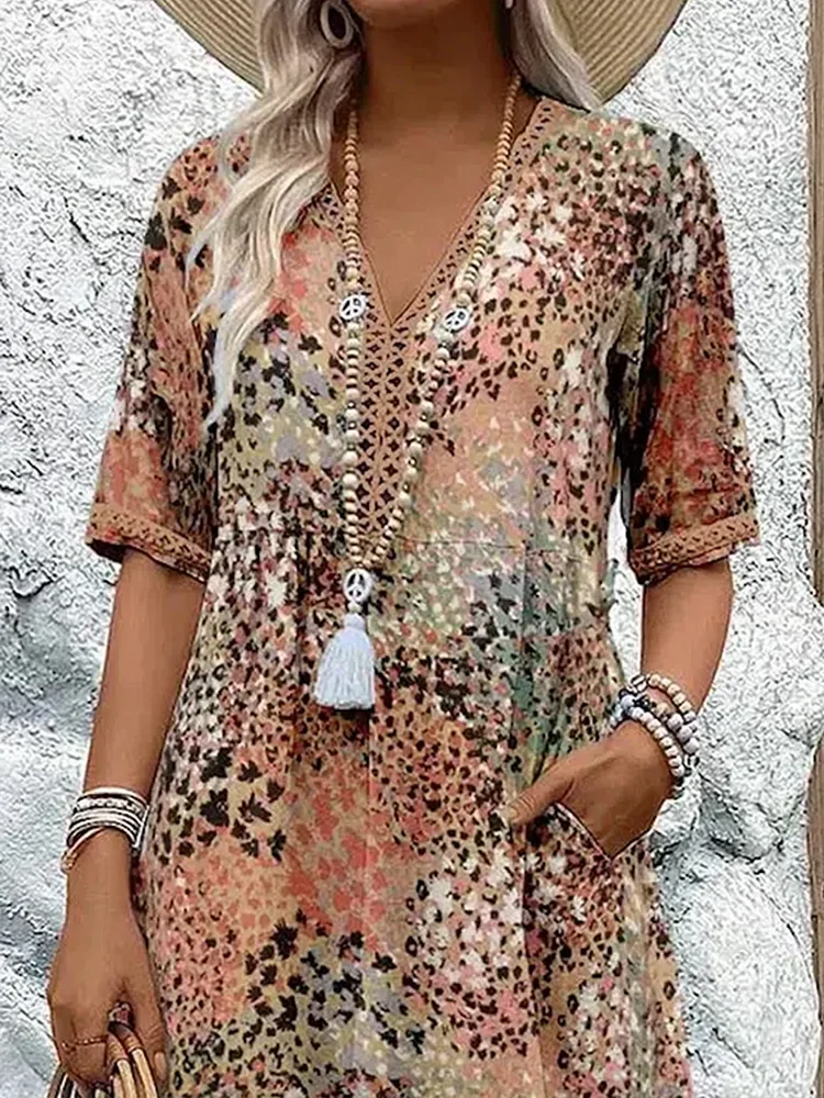 Sommerkleid mit V-Ausschnitt & Allover-Muster – Knielang & bequem - Image 6