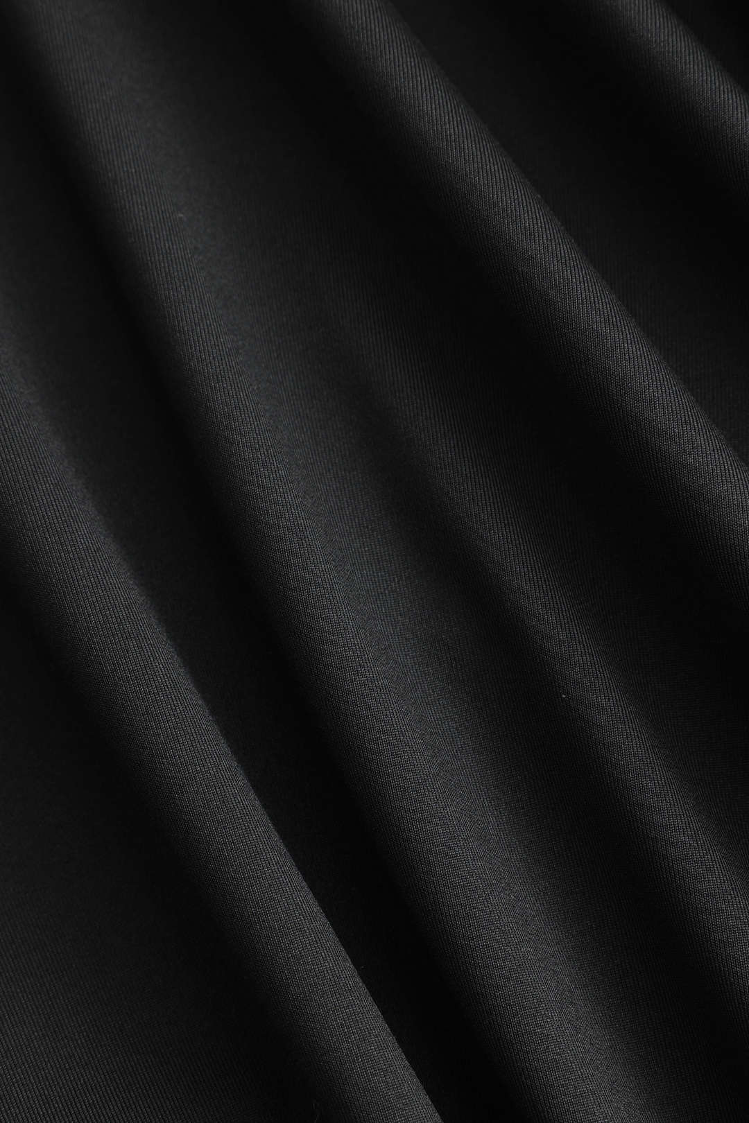 Valeria | Elegantes Schwarzes Langarm-Minikleid – Figurbetonender Schnitt mit Drapierung & Rosen-Detail - Image 3