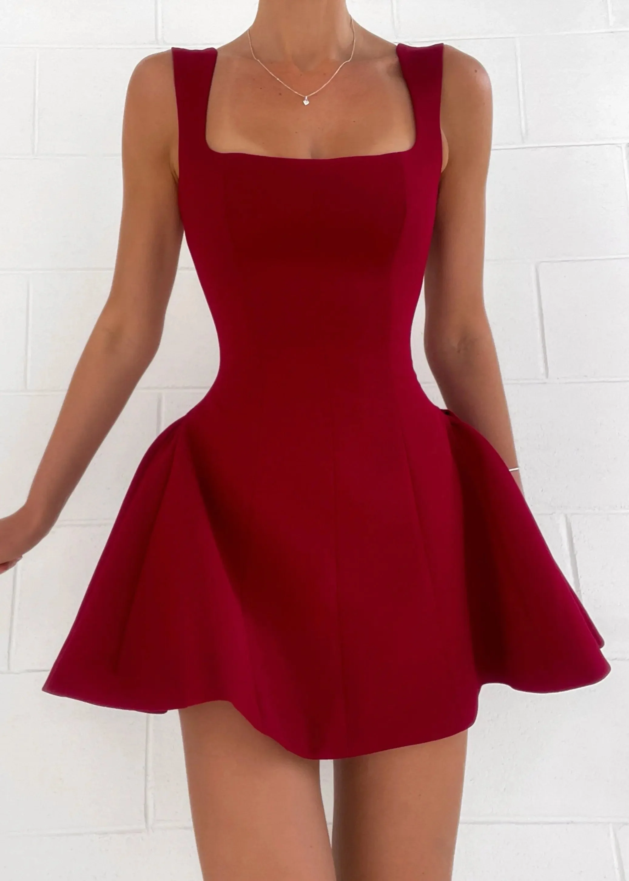 Vivienne | Rotes Skaterkleid mit quadratischem Ausschnitt & A-Linie