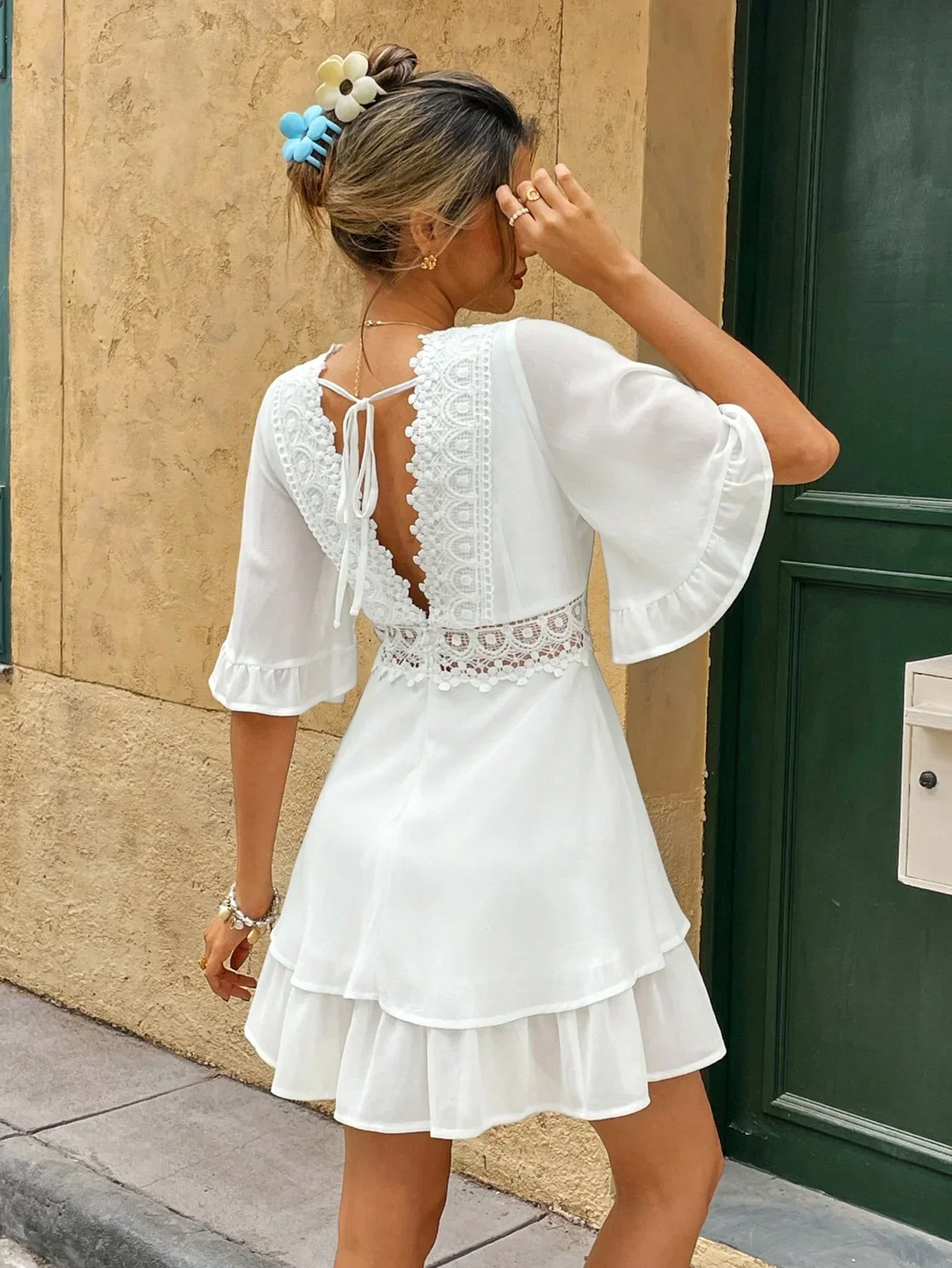 Weiße Boho-Sommerkleid mit Spitze und Volants – V-Ausschnitt & lockere Passform | Zendoo - Image 2