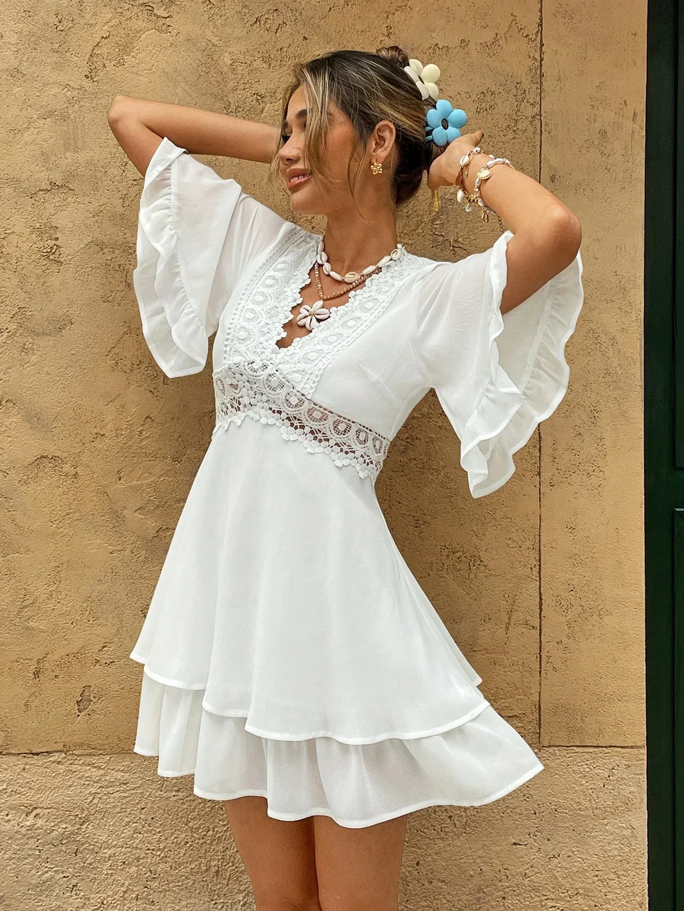 Weiße Boho-Sommerkleid mit Spitze und Volants – V-Ausschnitt & lockere Passform | Zendoo - Image 4