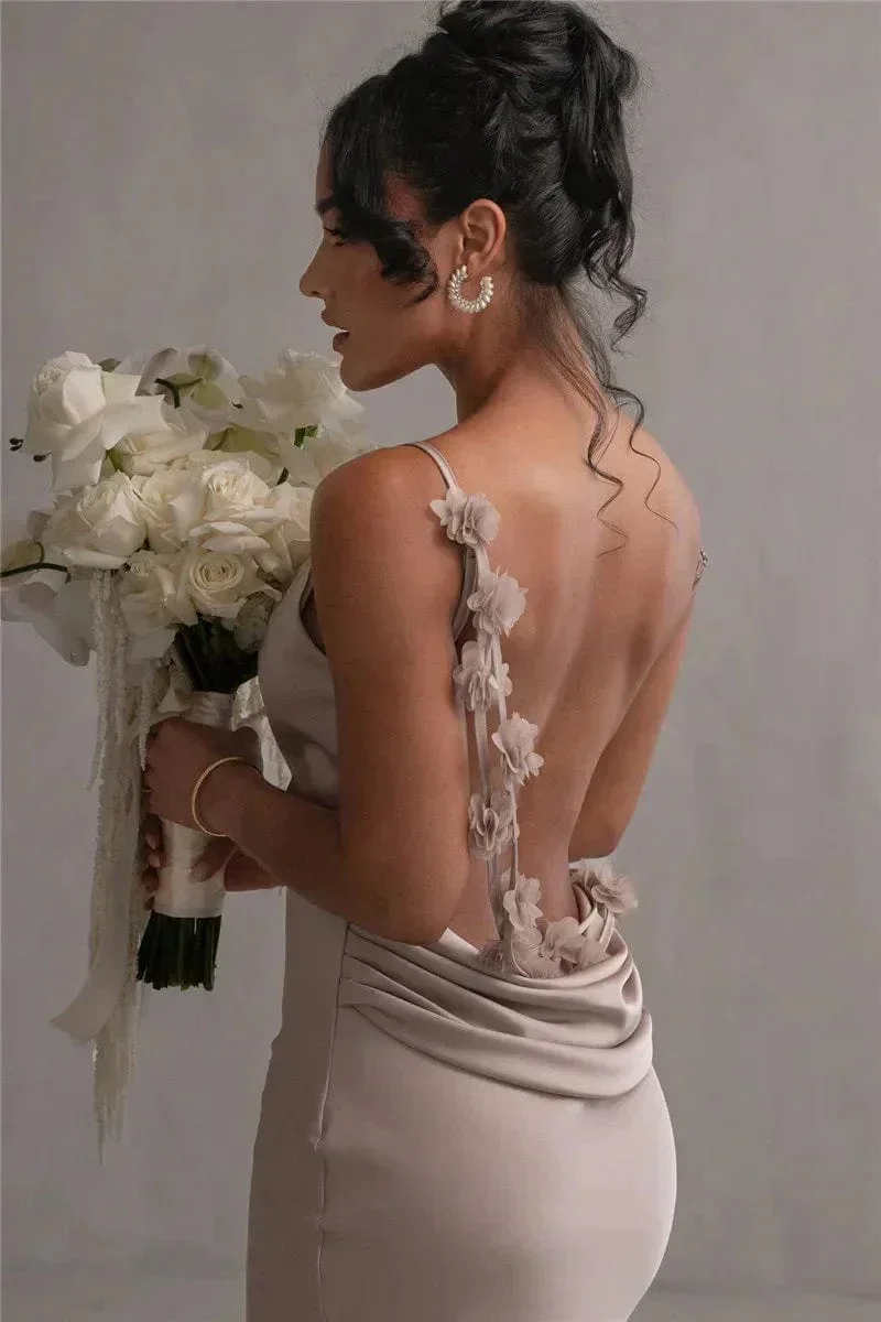 Xenia | Elegante ruglose Satin-Maxikleid mit Blumenapplikationen - Image 4