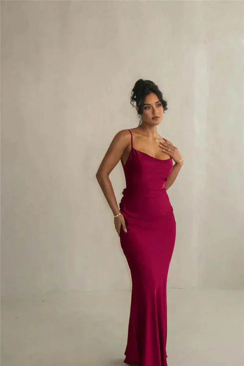 Xenia | Elegante ruglose Satin-Maxikleid mit Blumenapplikationen - Image 9